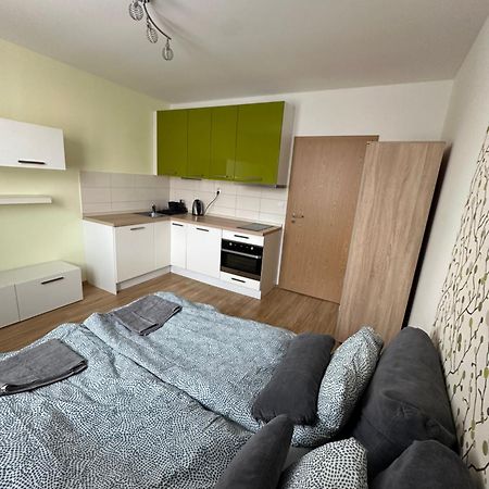 Private Apartment 1Km From Center Bratislava Exterior photo